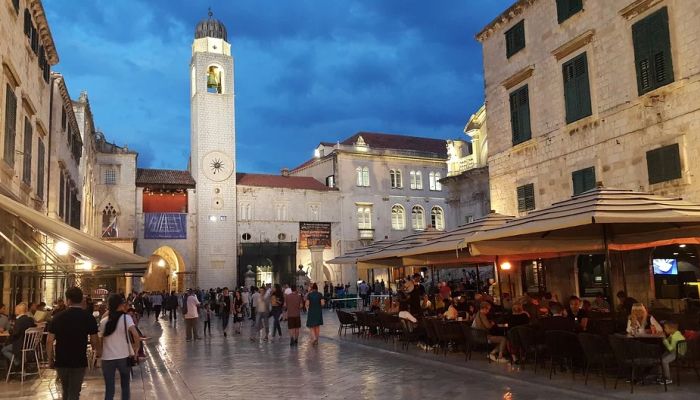 Dubrovnik zabranjuje otvaranje novih restorana u narednih pet godina
