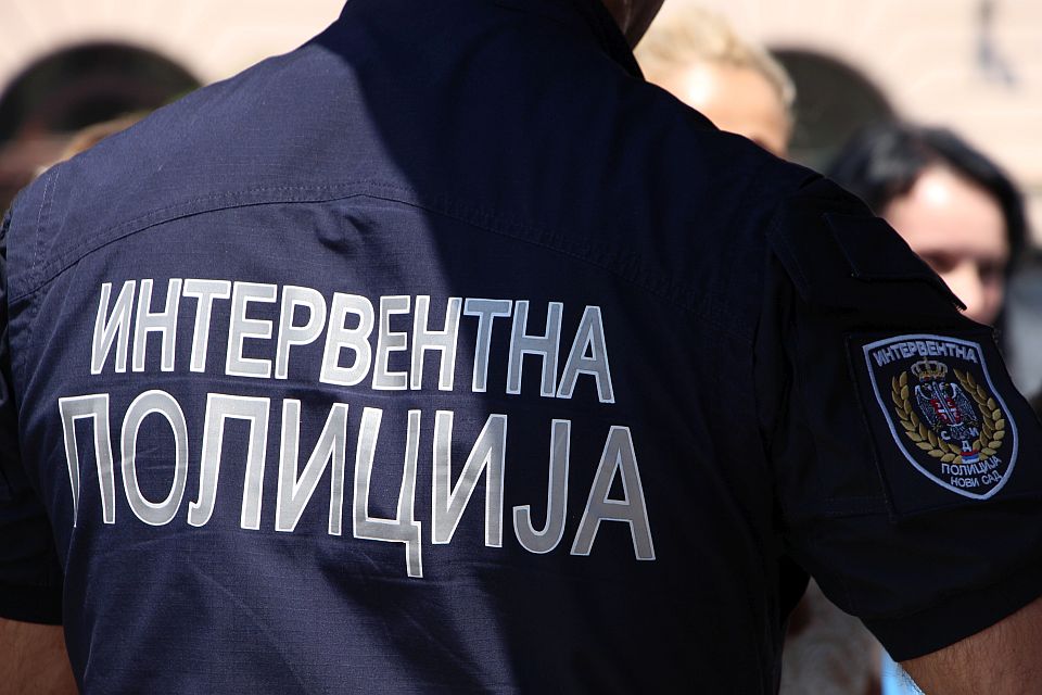 Sedam policajaca iz Kuršumlije uhapšeno zbog sumnje da su primali mito
