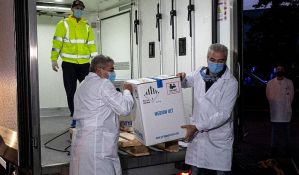 Biontek i Fajzer žele da naredne godine proizvedu više od milijardu vakcina