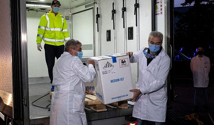 Biontek i Fajzer žele da naredne godine proizvedu više od milijardu vakcina