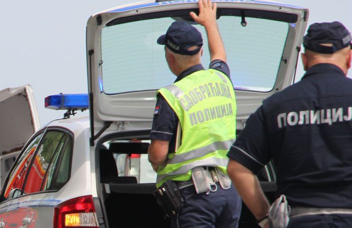 Saobraćajna policija pojačano kontroliše vozila zbog isteka roka važenja registracionih nalepnica