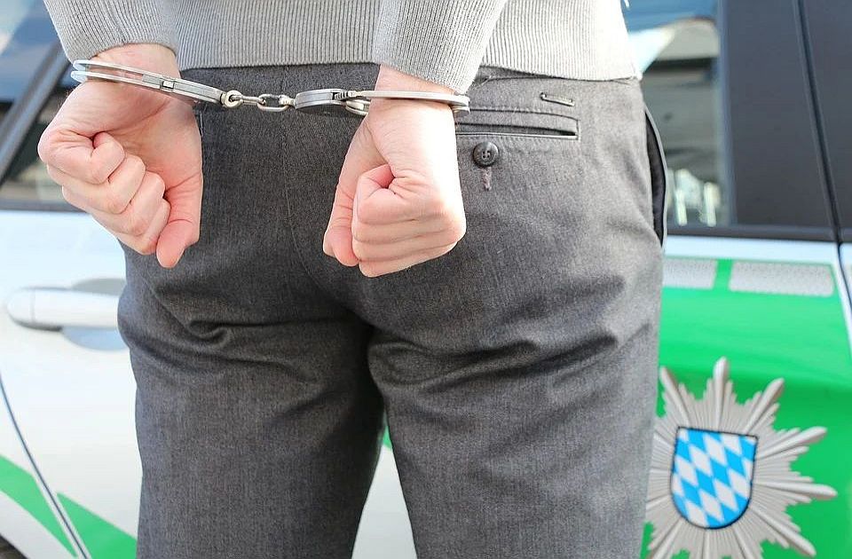 Ginekolog iz Valjeva uhapšen zbog nedozvoljenih polnih radnji Ginekolog iz Valjeva uhapšen zbog nedozvoljenih polnih radnji