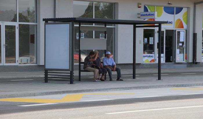 Za postavljanje 14 autobuskih nadstrešnica spremljeno tri miliona dinara