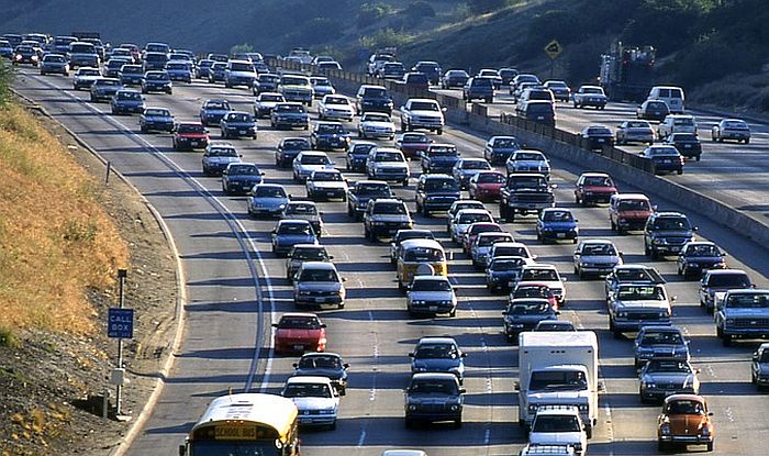 Petogodišnji dečak poginuo u Alabami kada ga je nasred autoputa očuh izbacio iz kola