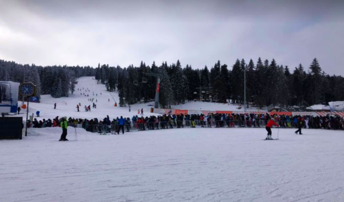 Za zdravlje ne mare: Zimski centri prepuni, vlasnici se kunu u poštovanje mera