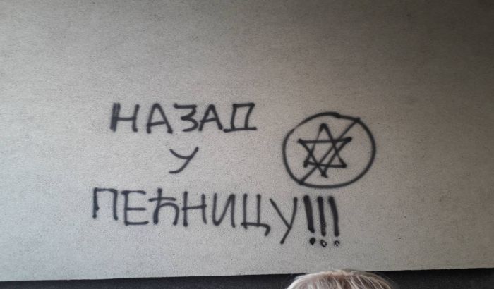 FOTO, VIDEO: Prekrečen antisemitski grafit u Novom Sadu FOTO, VIDEO: Prekrečen antisemitski grafit u Novom Sadu