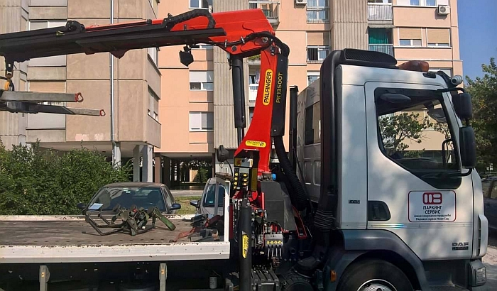 "Pauk" u Novom Sadu dnevno odnese 40 nepropisno parkiranih vozila