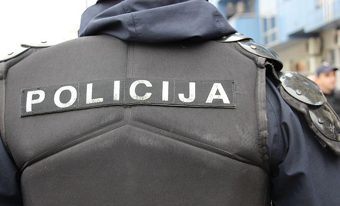 Novosadska policija uhapsila Somborca zbog arsenala oružja i prodaje droge