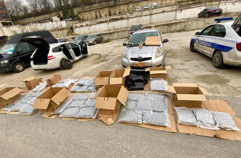 U Beogradu uhapšena dvojica: Zaplenjeno 50 kilograma marihuane i 100 grama kokaina