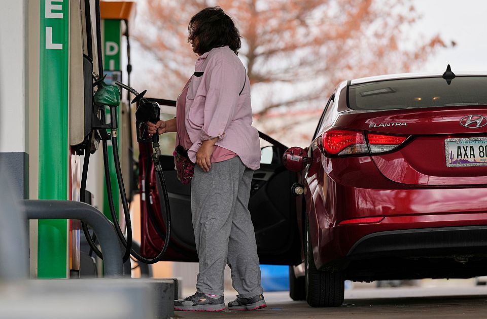 Cene benzina u SAD naglo porasle zbog napada na Iran