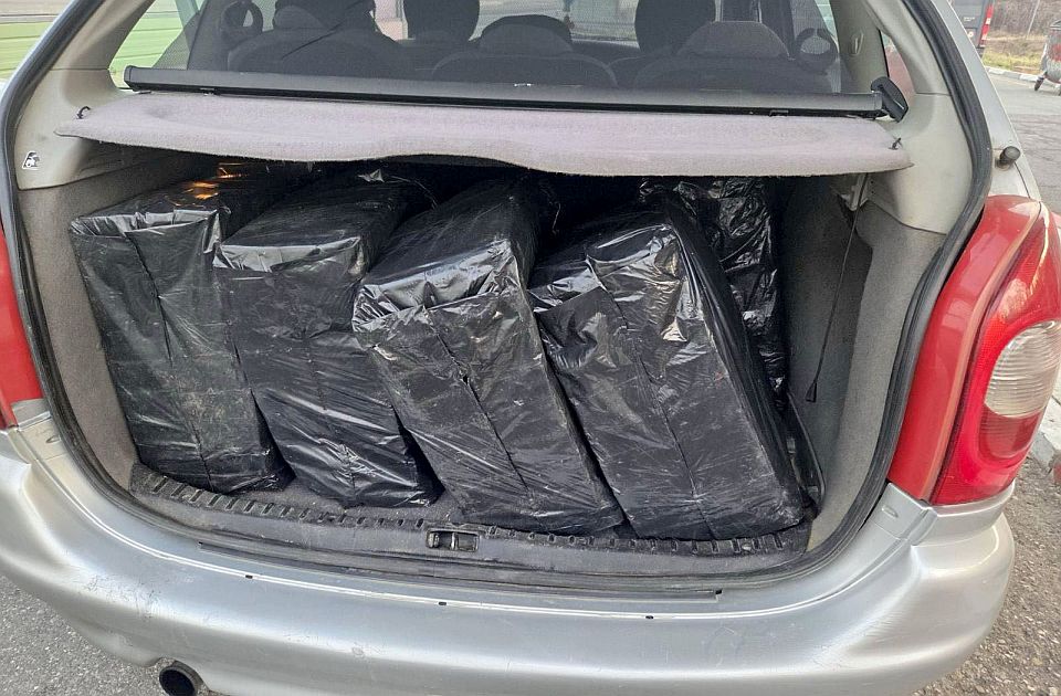 Jagodinac u "sitroenu" prevozio 130 kg nelegalnog duvana vrednog milion dinara