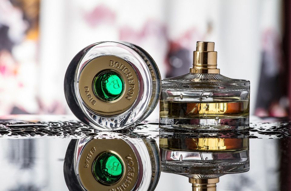 Prskate parfem na vrat? Može biti opasno po štitnu žlezdu