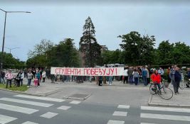 Koškanje građana sa pristalicama SNS-a na Detelinari, jedna devojka lakše povređena 