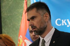 FOTO: Gradonačelnik Mićin obilazi štandove naprednjaka