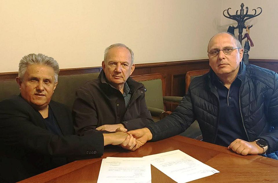 Novi poslanički klub u Skupštini Srbije, prethodni se raspao zbog razgovora sa Vučićem