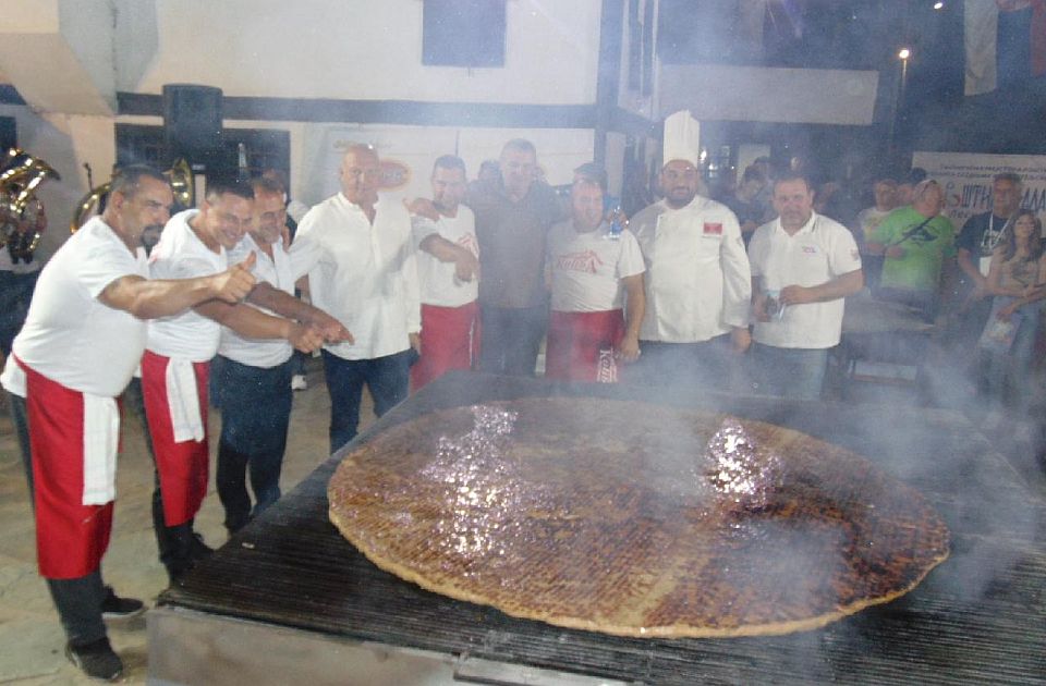 Pljeskavica za Ginisa napravljena u Leskovcu, teška 67,2 kilograma