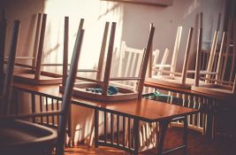 Radnik Doma omladine dobio otkaz nakon pozajmljivanja stolica studentima za tribinu u Kragujevcu