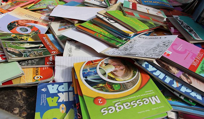 VIDEO, FOTO: Prodavci polovnih udžbenika u Novom Sadu rade i dostavu, velika potražnja pred početak školske godine