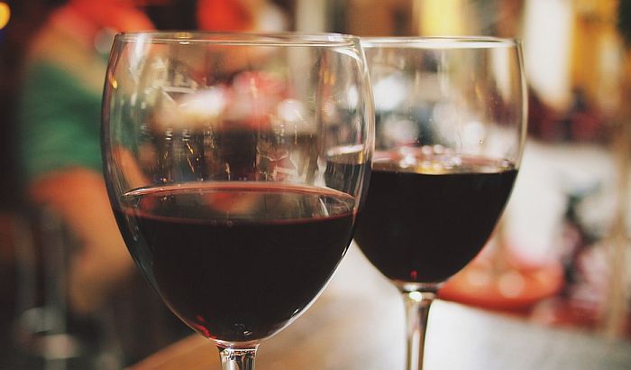 Robne rezerve prodaju vino iz 1995. godine