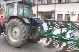 Paori blokirali ulaz u policijsku stanicu u Bogatiću kao podršku kolegama koji su pozvani na saslušanje