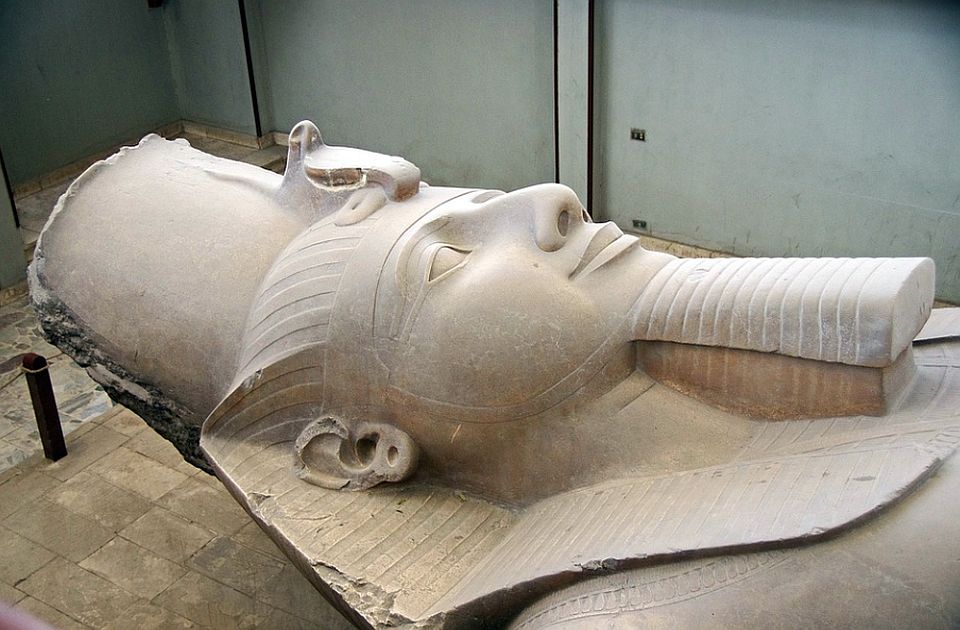 Pokušali da ukradu deset tona težak kip Ramzesa II