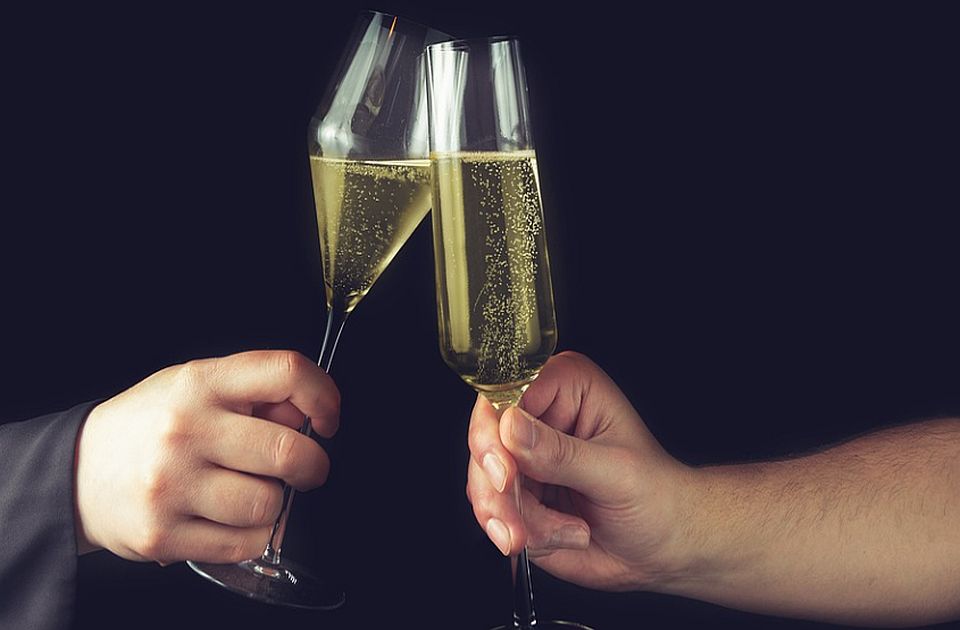 Od voditelja CNN-a zatraženo da manje piju tokom prenosa proslave Nove godine
