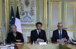 Mirnija noć u Francuskoj, Makron imao hitan sastanak sa ministrima