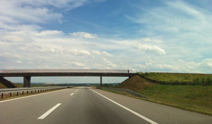 Usporen saobraćaj na autoputu kod petlje Nova Pazova