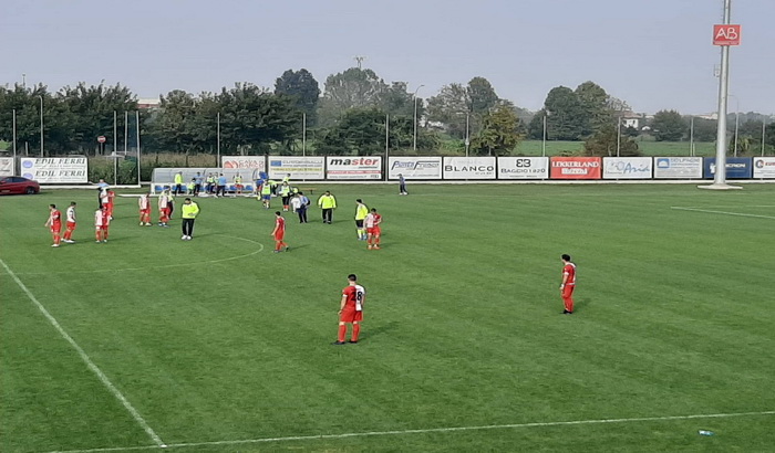 VIDEO: Lalatović isključen na prijateljskom meču protiv Breše, igrači napustili teren