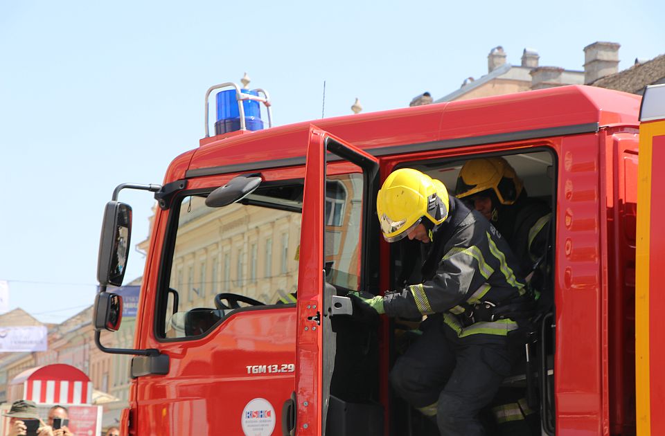 VIDEO: Ponovo goreo napušteni objekat na Detelinari