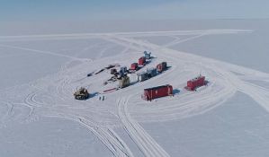 VIDEO: Naučnici probušili kilometar leda da bi stigli do jezera