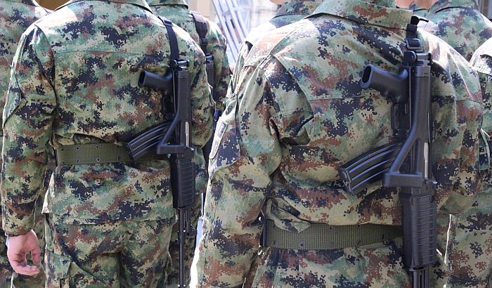 Vulin o novom zakonu o vojsci: Ne organizuju se isto ravničarska i brdska brigada
