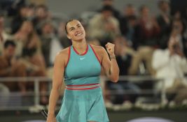 Prva teniserka sveta u finalu Rolan Garosa: Sabalenka pobedila Igu Švjontek