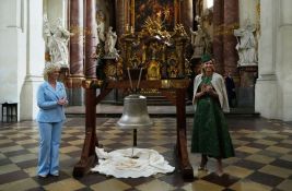 Holandska kraljica poklonila češkoj crkvi zvono napravljeno od ruskog oružja