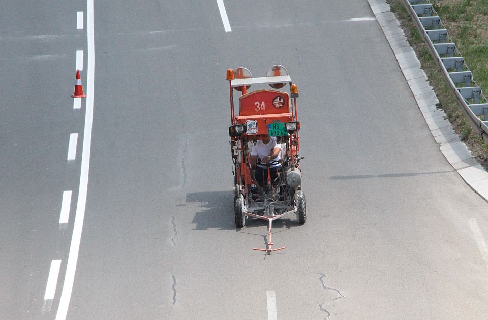 Pola godine borbe za asfaltiranje ulice u Zrenjaninu Pola godine borbe za asfaltiranje ulice u Zrenjaninu