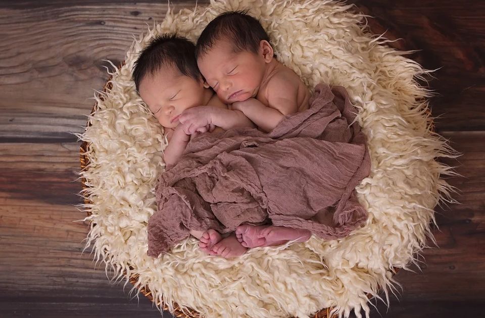 U Betaniji rođeno 26 beba, na svet stigao i par blizanaca