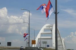 Zastave i jarboli u Novom Sadu plaćeni 1,3 miliona dinara