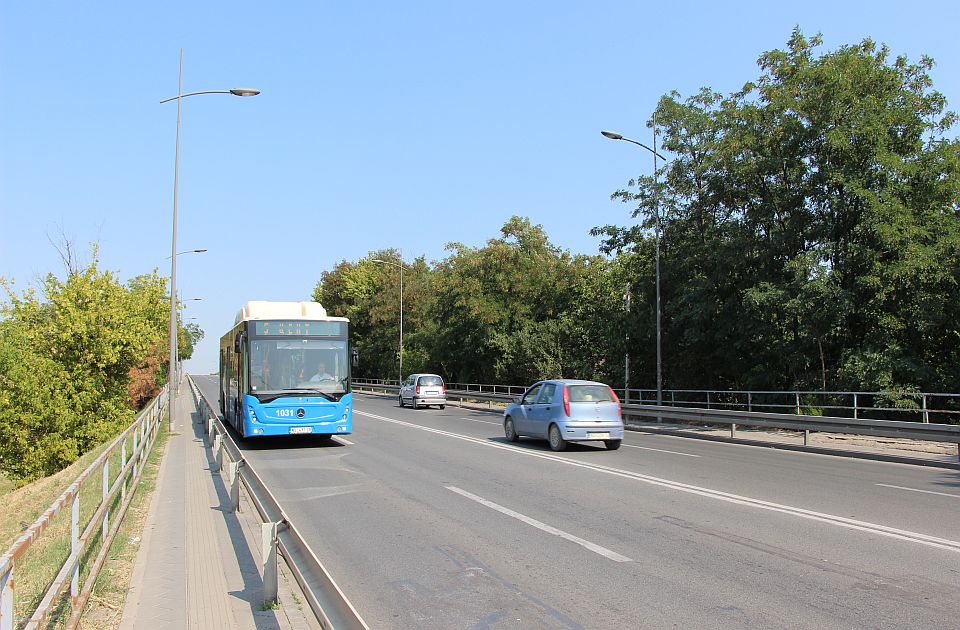 Prevrnut kamion na auto-putu, konj bez vlasnika na Telepu: Šta se dešava u saobraćaju u Novom Sadu i okolini