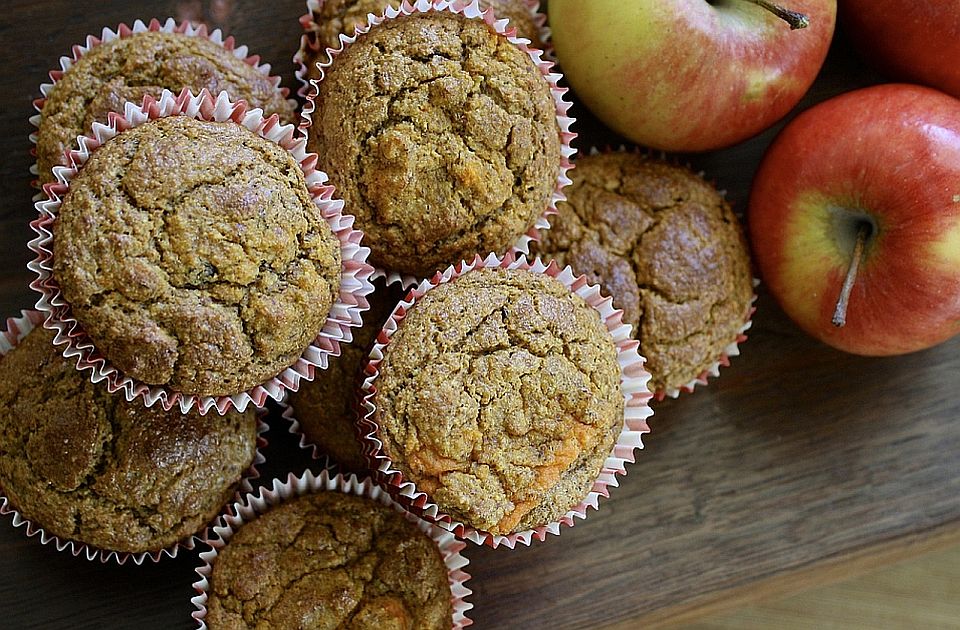 Gnjecavi mafini bez šećera: Prirodno slatka poslastica od banane i jabuke