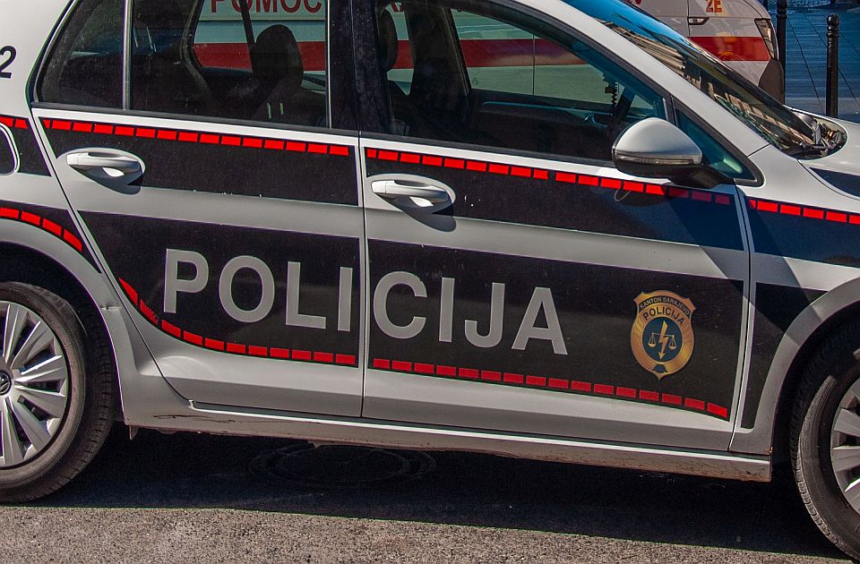 FOTO: Obrušio se deo mosta na graničnom prelazu Gradiška