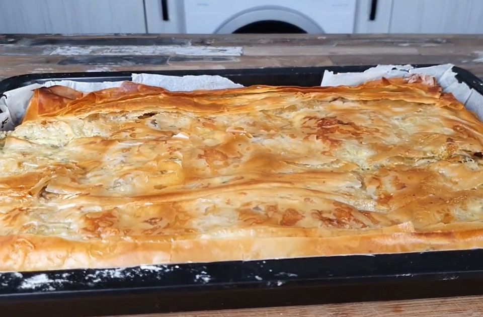 Teško da ćete joj odoleti: Pita sa sirom i šampinjonima