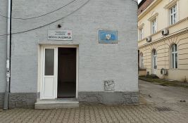 Radikali u Inđiji već pet godina koriste prostor mesne zajednice bez ugovora, opština ne reaguje