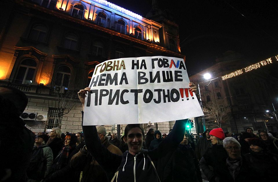 FOTO: Treći protest ispred RIK-a, mladi najavili blokade, traže poništavanje svih izbora