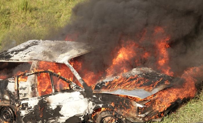 Zapalilo se vozilo na autoputu Novi Sad - Beograd, kilometarska kolona kod skretanja za Inđiju