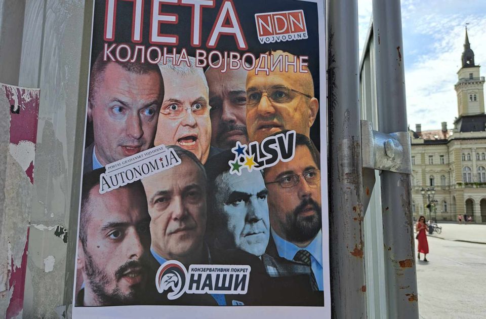 FOTO: Desničarski pokret plakatima u Novom Sadu ponovo targetira političare, novinare i aktiviste