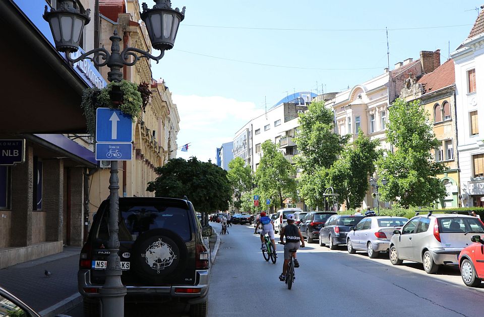 FOTO: U Železničkoj ulici biciklisti sada mogu da voze dvosmerno - šta vi mislite o tome? FOTO: U Železničkoj ulici biciklisti sada mogu da voze dvosmerno - šta vi mislite o tome?