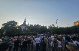 VIDEO: Sa tribine ispred Jovine poručeno mladima da 