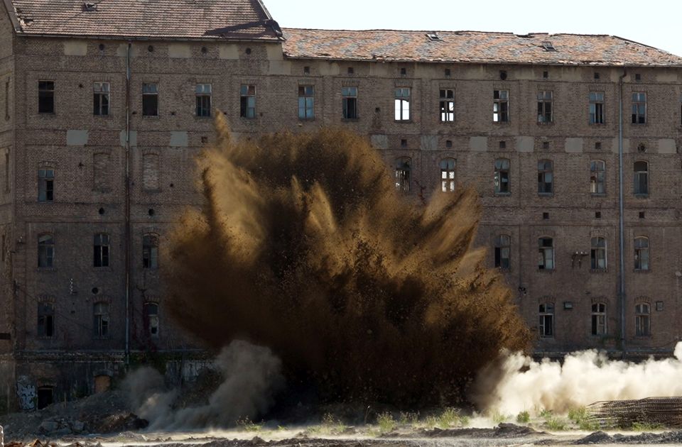 FOTO: Kako je izvedena akcija detoniranja avio-bombe na Paliluli