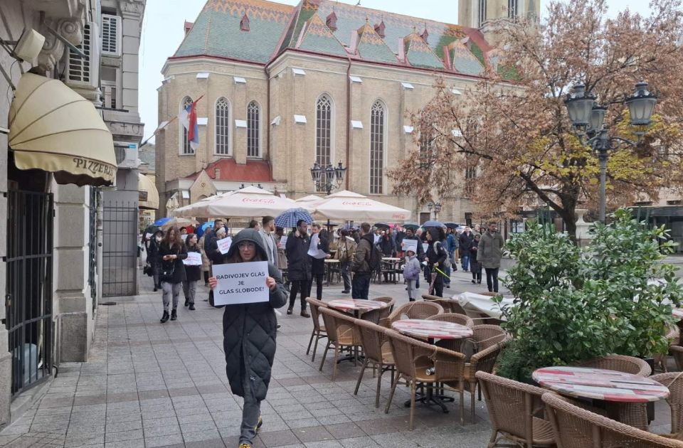 VIDEO Skup podrške Radivoju Jovoviću u centru Novog Sada: Studenti i građani traže da bude pušten na slobodu