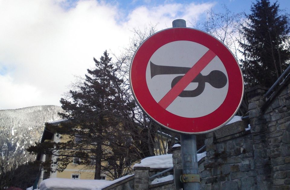 Zašto vozači u Srbiji toliko trube - evo šta kažu taksisti i stručnjaci